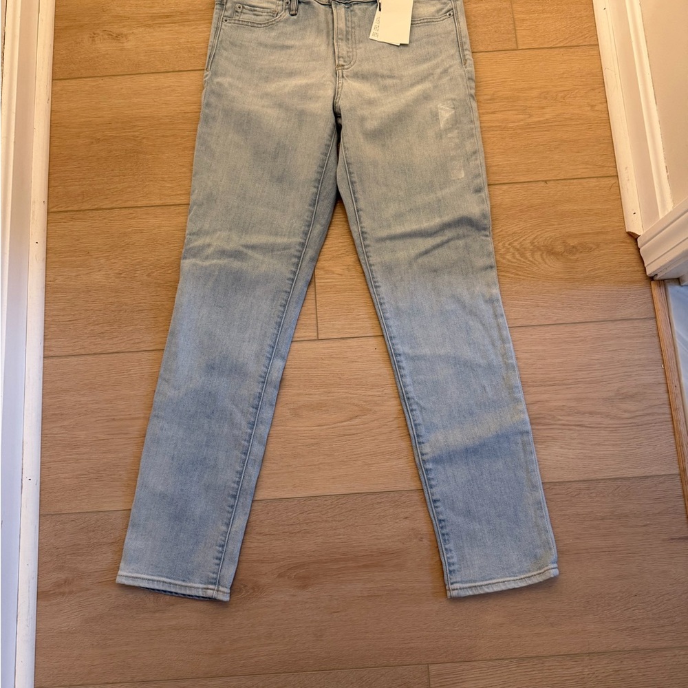 GAP New light Wash Straight Leg Jeans
